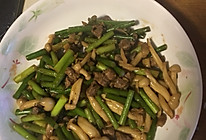 蒜苔白玉菇炒肉臊子的做法