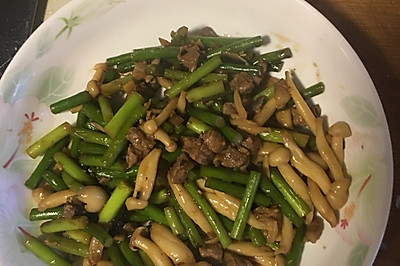 蒜苔白玉菇炒肉臊子