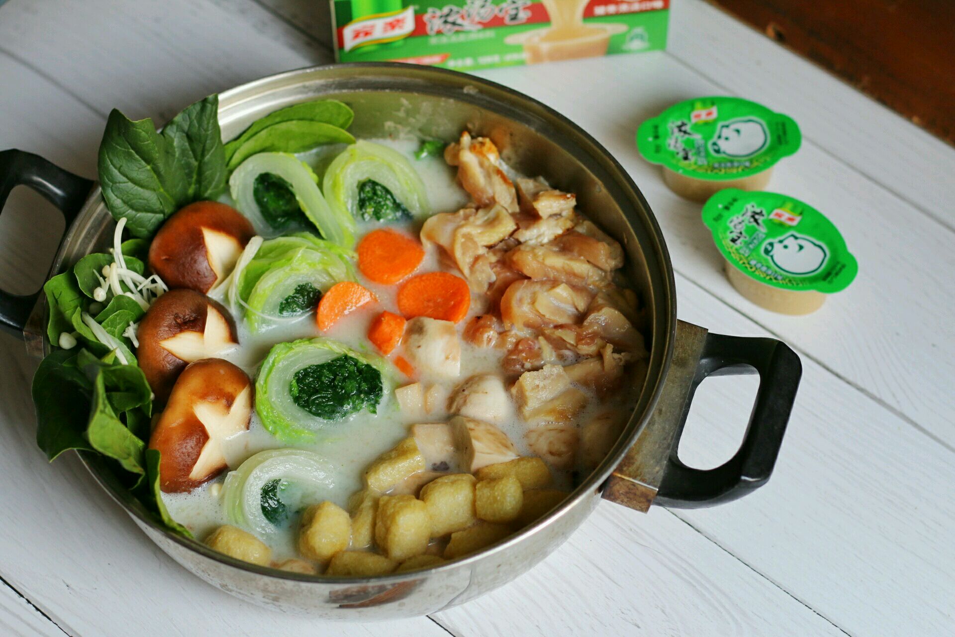 Soy milk chicken mushroom pot