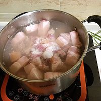 香菇红烧肉的做法图解1