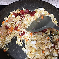 #换着花样吃早餐#营养好美味---土豆腊肠虾仁炒饭的做法图解8