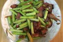 腊肉炒芦笋的做法