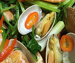 哈喇鲜虾烩香芹的做法
