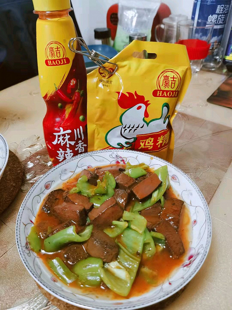 鸭血辣炒青椒的做法