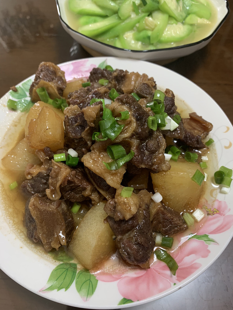 牛腩炖好了，妈妈喊你回来吃饭的做法