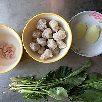 菠菜干贝鱼丸汤的做法图解1
