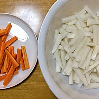 开胃小菜：话梅一夜渍萝卜的做法图解2
