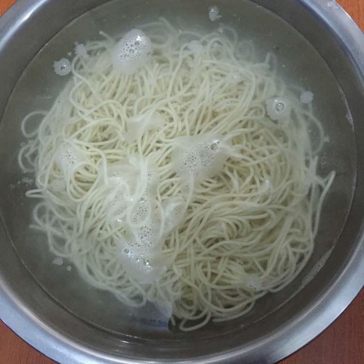 蔬菜炒面的做法图解4