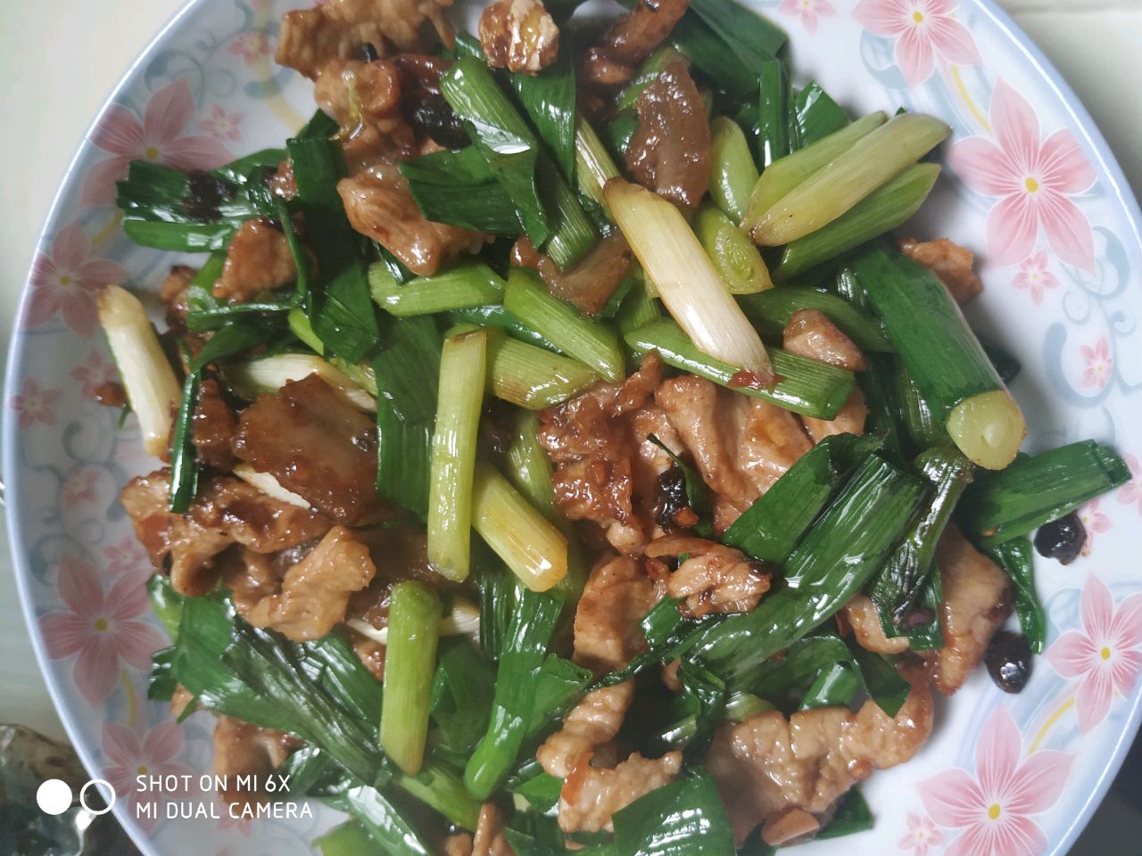 Stir fried sliced meat with garlic