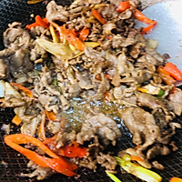 孜然炒羊肉卷的做法图解7