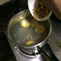 苦瓜玉米排骨汤的做法图解3