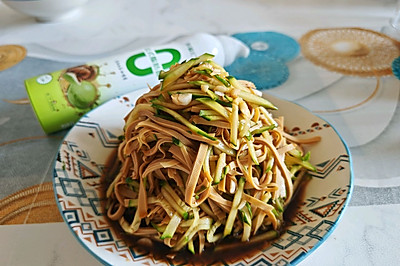 黄瓜拌豆片