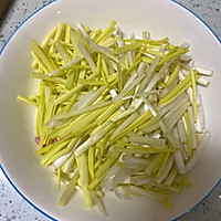 蒜黄炒鸡蛋的做法图解1