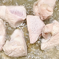竹蔗茅根猪展汤的做法图解1