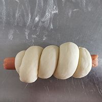 香肠卷面包的做法图解7