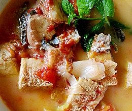 黑鱼西红柿炖冻豆腐的做法