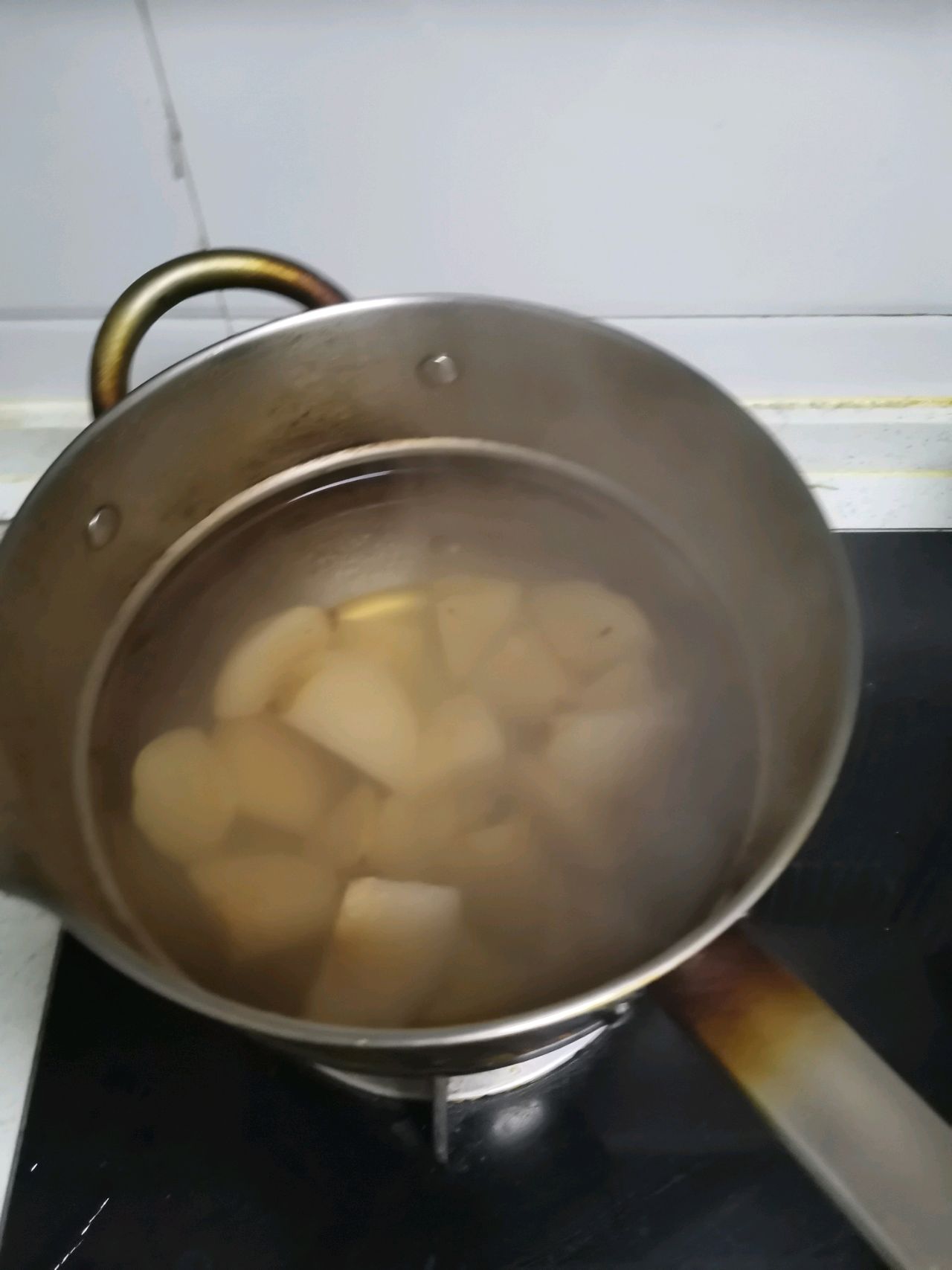 荸荠煮梨水的做法_【图解】荸荠煮梨水怎么做如何做好吃_荸荠煮梨水家常做法大全_快乐妈妈悠然_豆果美食