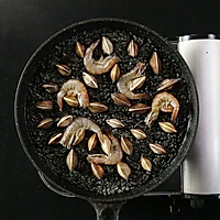墨鱼汁海鲜饭，够黑够美味的暗黑系料理的做法图解14