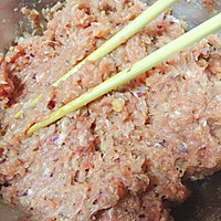 【宝宝辅食12+】牛肉汉堡肉饼的做法图解2