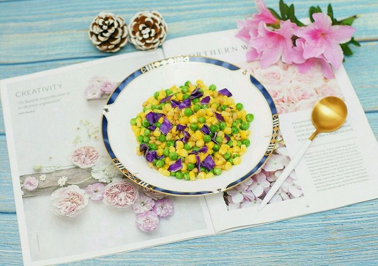 创意菜–紫甘蓝松仁玉米的做法