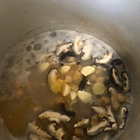 鲜掉牙的潮汕砂锅粥（跟着蛋黄派做饭系列）的做法图解7