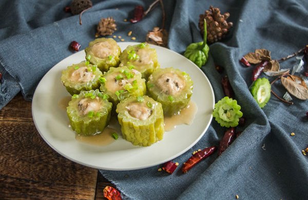 吃一口就爱上充满肉馅的苦瓜