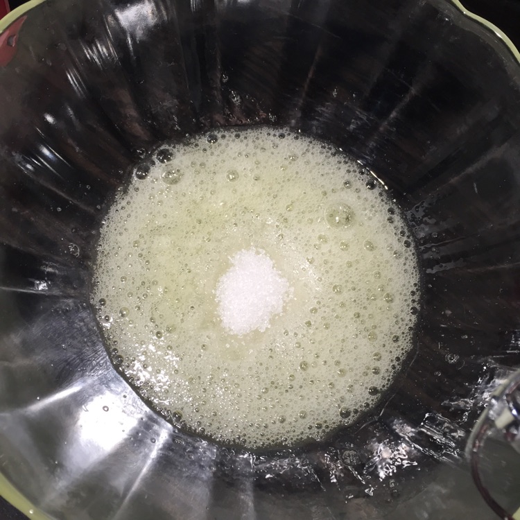 奶油水果杯子蛋糕的做法图解3