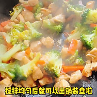 #感恩节烹饪挑战赛# 鸡胸肉炒西兰花的做法图解6