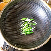 #餐桌上的春日限定#葱油蚕豆的做法图解4