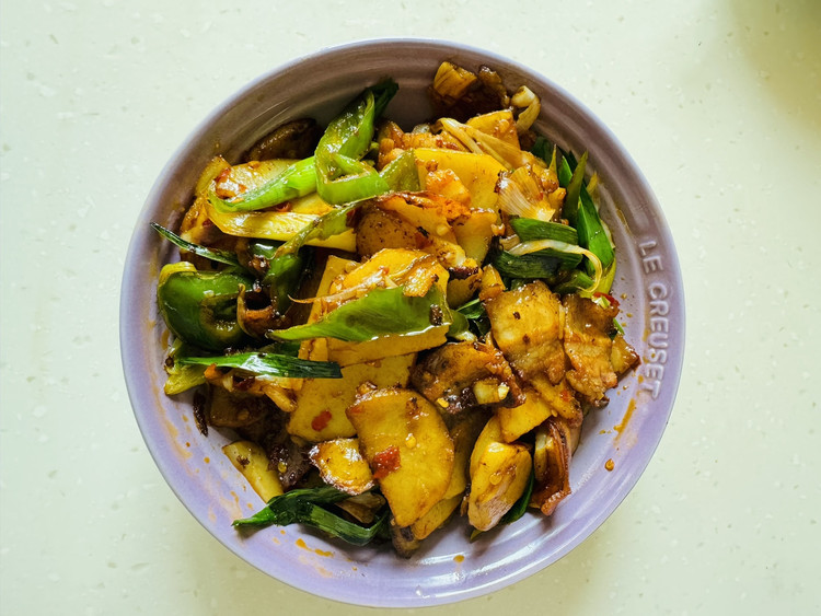 盐煎肉土豆片的做法