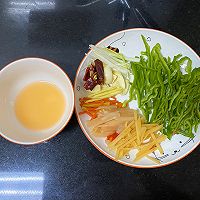 酸辣泡菜土豆丝炒肉的做法图解3