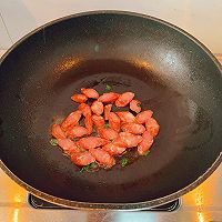 咸鸭蛋海苔腊肠焖饭的做法图解3