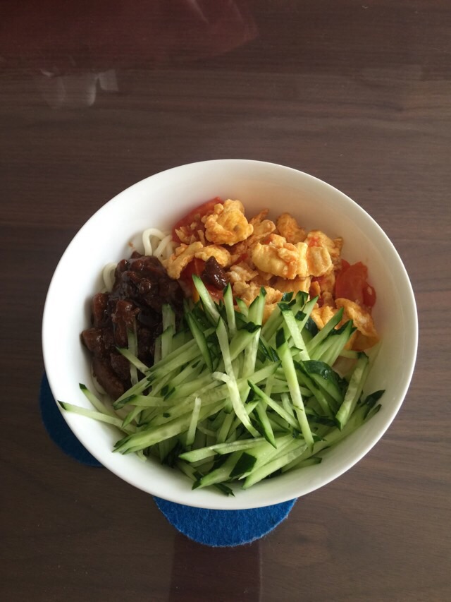肉酱西红柿鸡蛋凉拌面的做法