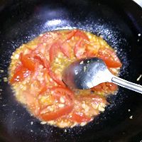 鸡蛋西红柿虾仁意大利面的做法图解3