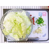【家常菜】炝炒圆白菜的做法图解2