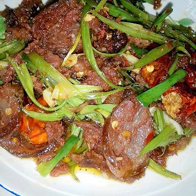 香肠炒芹菜