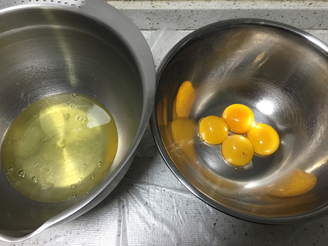 抹茶蛋糕卷的做法图解1