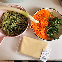 快手减脂营养菜：豆腐皮杂菜卷的做法图解1