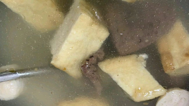 豆干鸭血肉丸清汤的做法