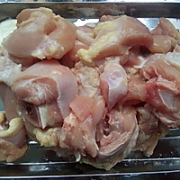 香菇土豆炖鸡腿的做法图解1