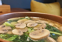 清新过年菜—蘑菇菠菜汤的做法