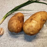 土豆这样做比肉还好吃～炖土豆的做法图解1