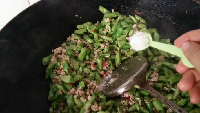 猪碎肉炒四季豆