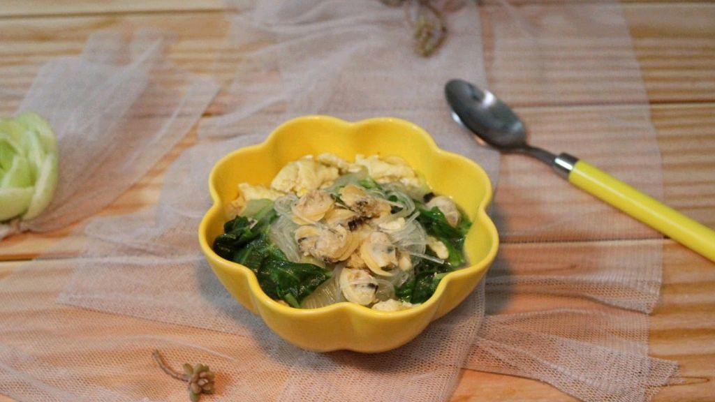 Stewed clam with cabbage