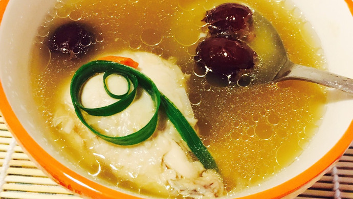 营养美味源于简单食材：红枣鸡汤
