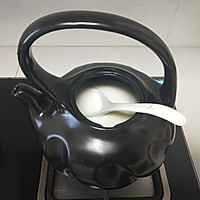 陶瓷烧水壶煮牛奶的做法图解4