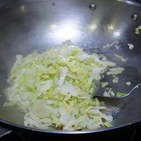 湖南腊肠炝包菜的做法图解1