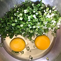 葱花手抓饼的做法图解1