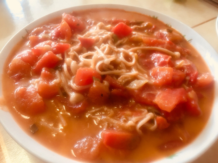 西红柿炖金针蘑的做法