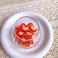 #春日露营 易享“佳”味 #莓有烦恼｜草莓抹茶奶盖的做法图解5